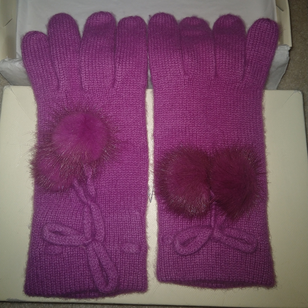 Neiman Marcus Pink Cashmere Gloves with mink
